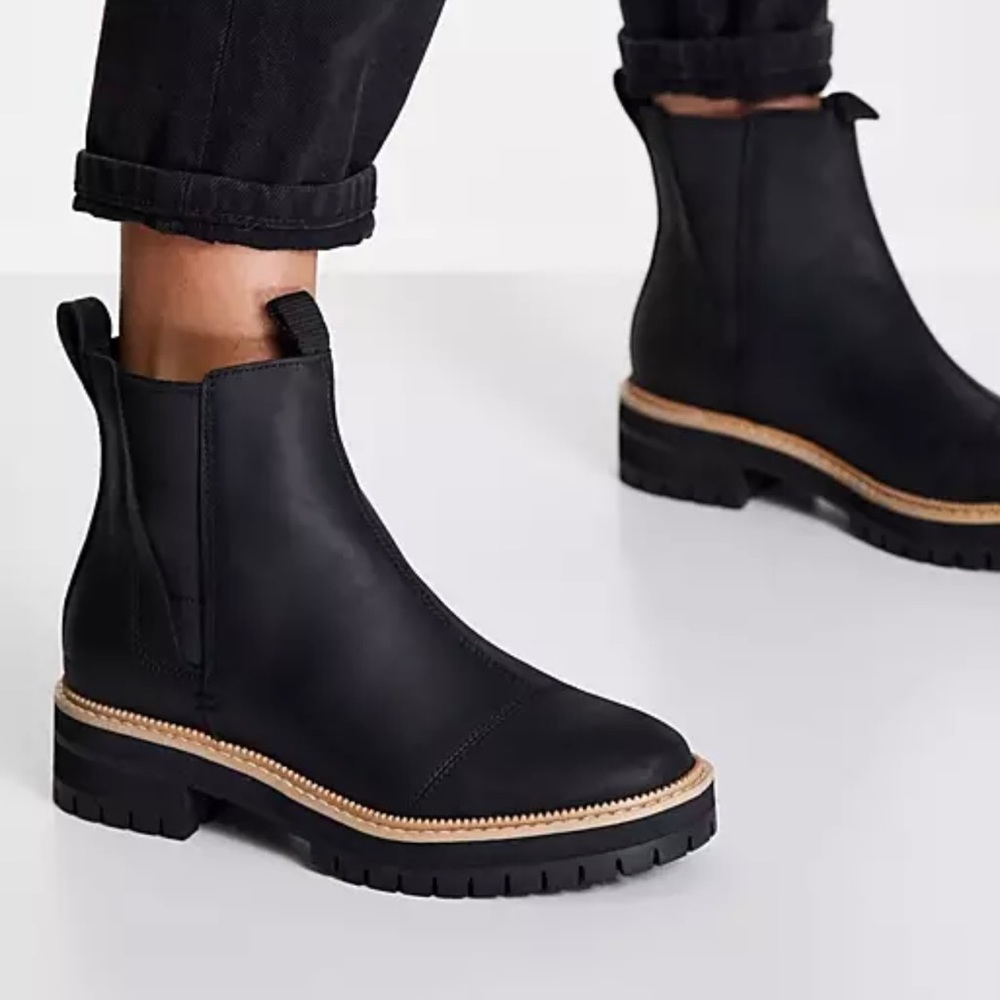 Toms Black Chelsea Lug Sole Boots with Tan Trim
